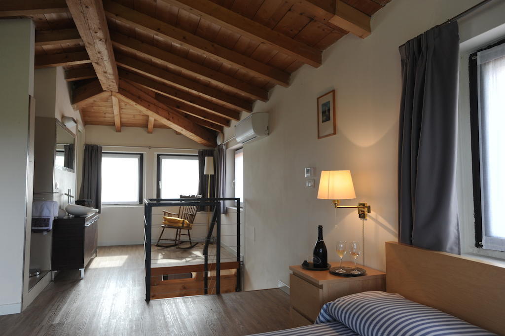 Monte Maino Bed & Breakfast Desenzano del Garda Quarto foto
